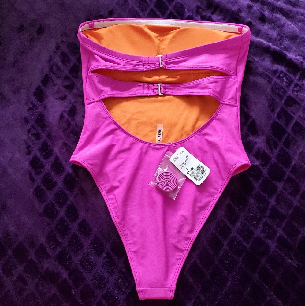 NWT One-piece Swimsuit - Picture 4 of 7